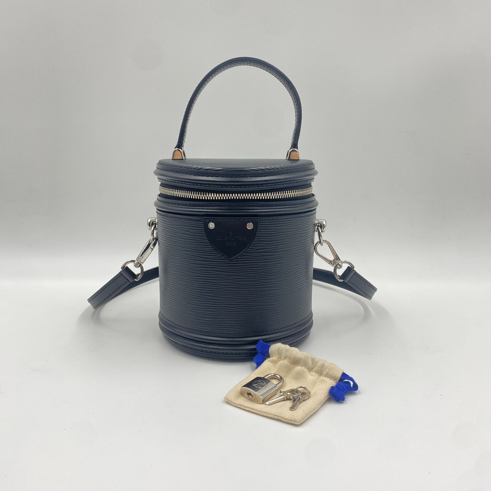 ルイヴィトン　バニティバッグ　カンヌ　ハンドバッグ　型押しロゴ　エピ　ブラック ルイヴィトン LOUIS VUITTON カンヌ M52226 エピ ショルダーバッグ 黒