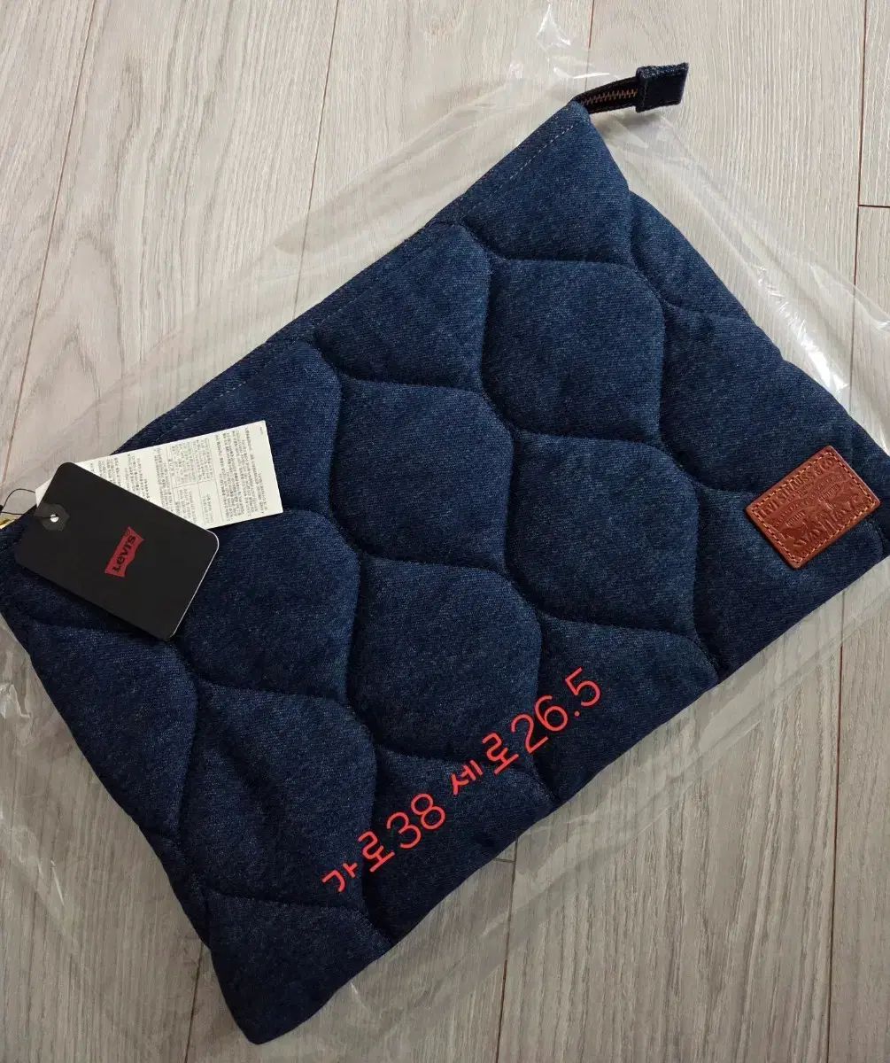 新品)リーバイス パッチ キルティング ポーチ
