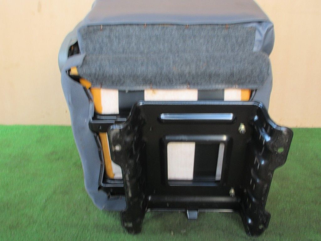 三菱　ふそう　FK64F 2008年　助手席側　シート 助手席シート 三菱ふそう ファイター KK-FK64HJ C-14-7420-L- - メルカリ
