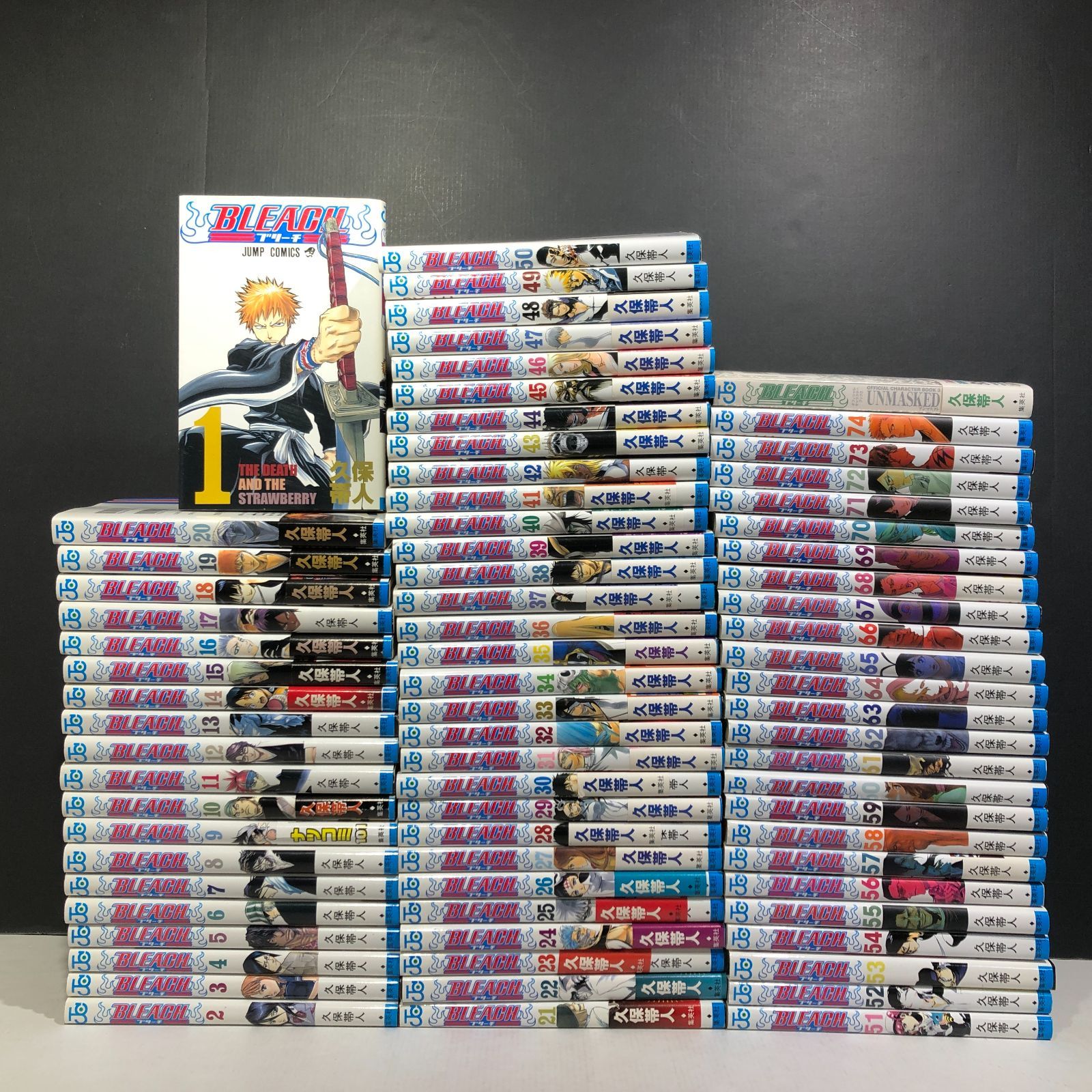 城東1-035] BLEACH 1～74巻 全巻初版セット 公式キャラクターブック3