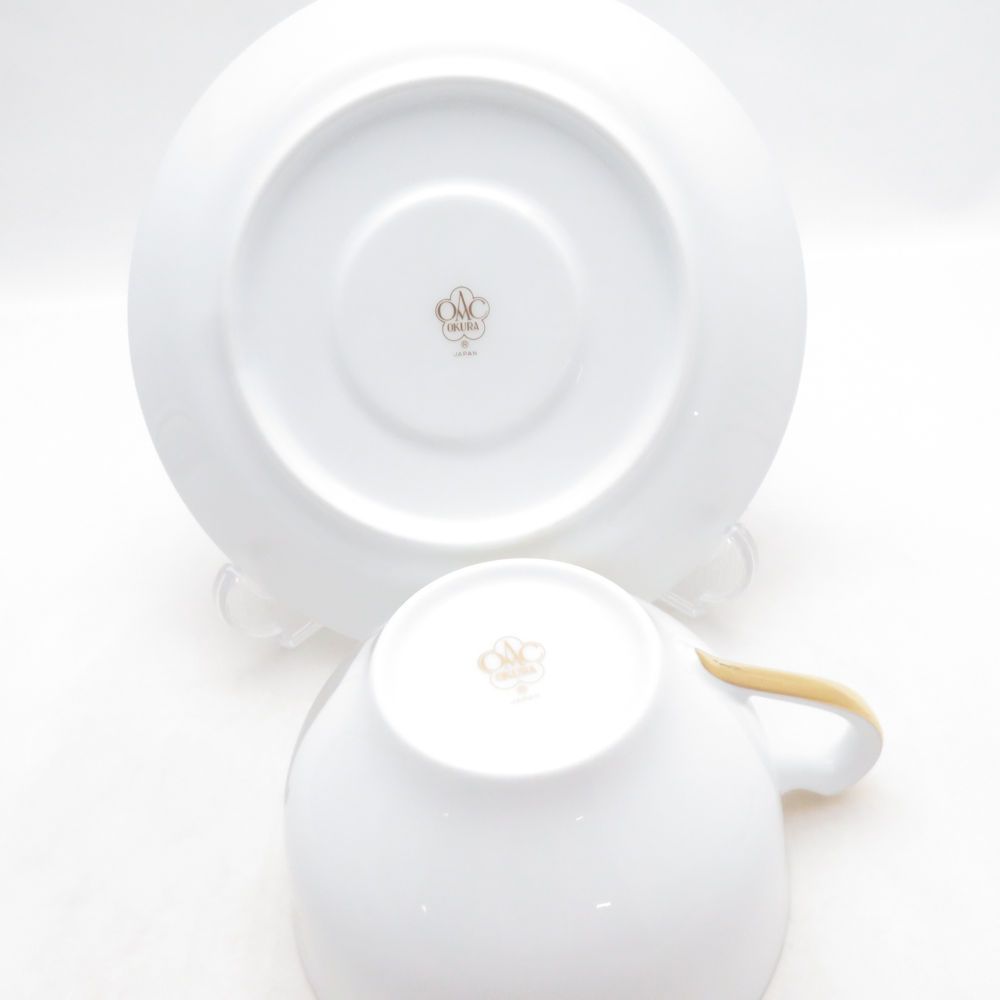 美品 OKURA 大倉陶園 金蝕バラ カップ＆ソーサー ティー・コーヒー兼用 薔薇 ローズ 金彩 SC10834A3 美品 OKURA 大倉陶園 金蝕バラ カップ＆ソーサー 薔薇 金彩 ティー