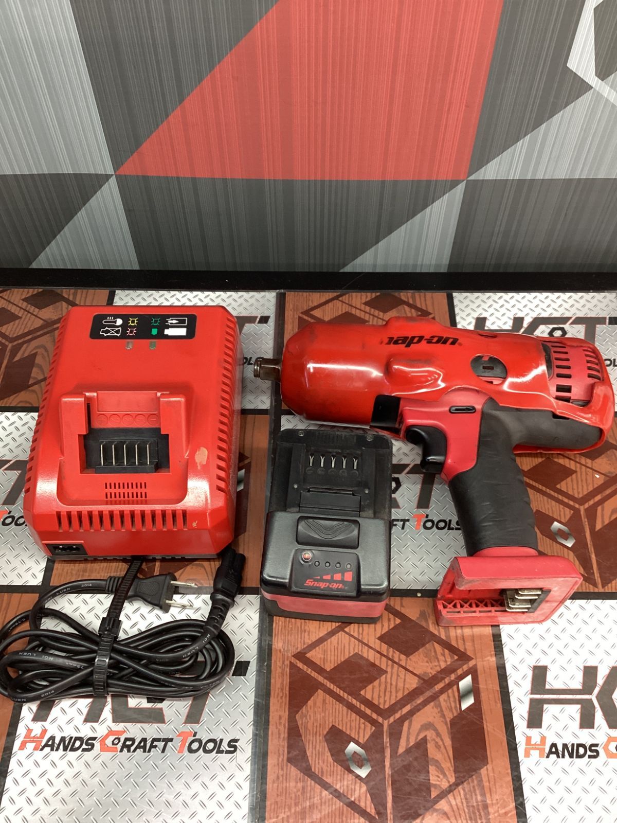 【送料無料】【中古品】スナップオン　インパクトレンチ（バッテリ18V1個/充電器付）【ハンズクラフト島根出雲】