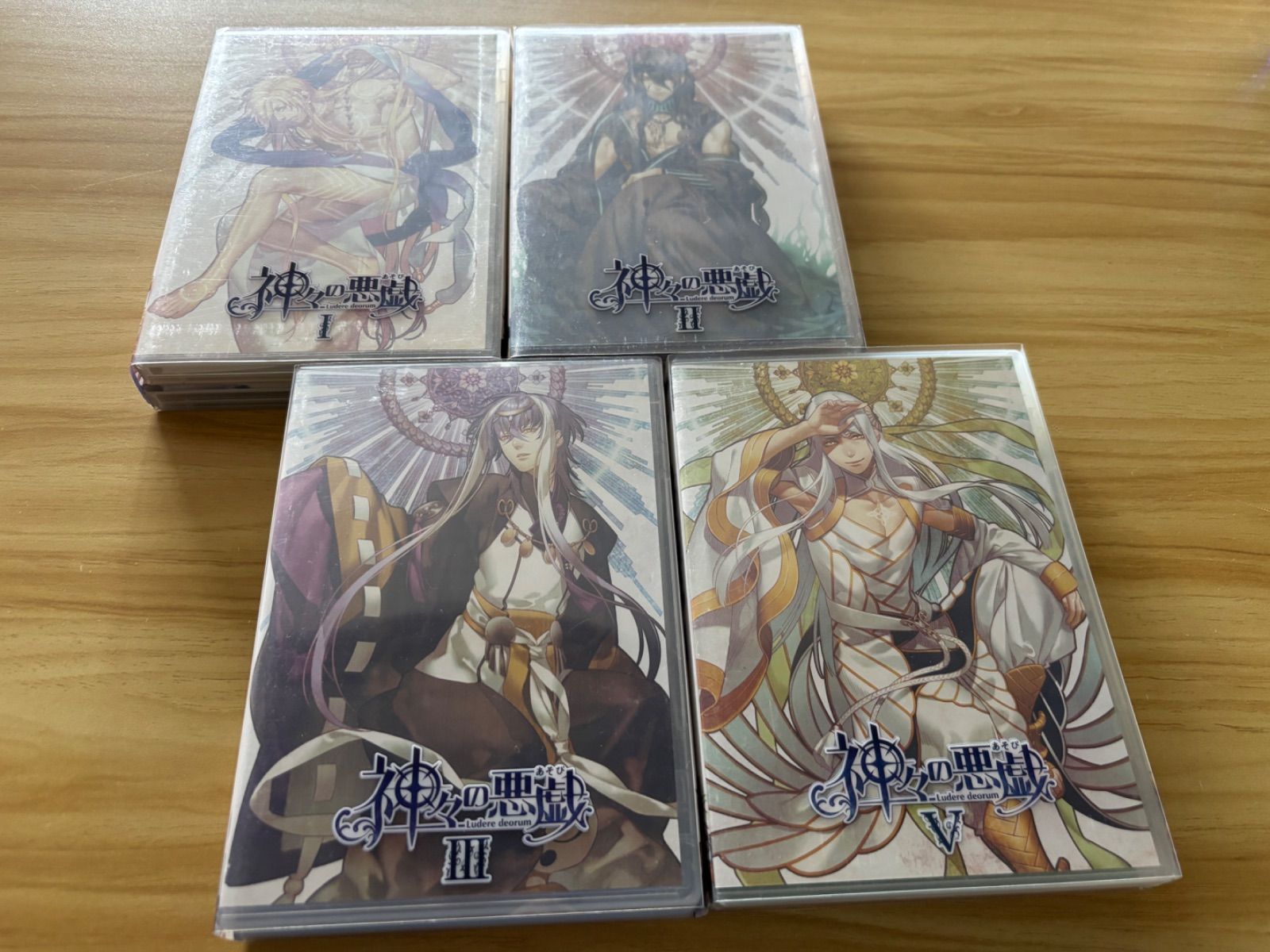 中古][DVD] 神々の悪戯 (アニメイト限定初回版)(Ⅰ～Ⅲ、Ⅴ) 4巻セット