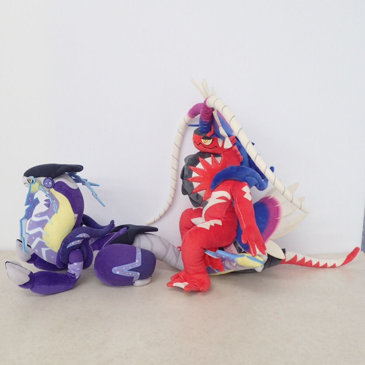 紙タグ付✨新品✨ポケモンセンター ミライドン コライドン ぬいぐるみ 2体セット ポケモンセンター ぬいぐるみ コライドン/ミライドン まとめて2体