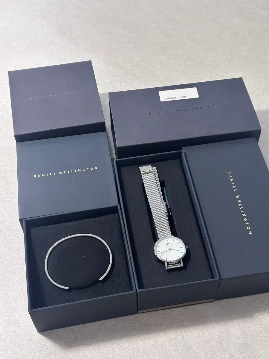 Daniel Wellington ダニエルウェリントン 時計 + ブレスレット(バングル) セット 6,911円