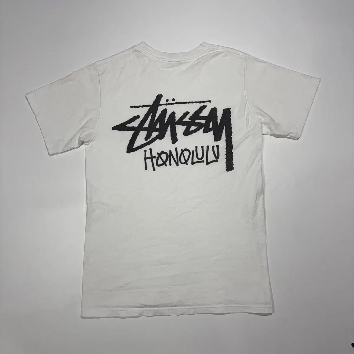 STU（スチュー）ホノルル バックロゴ 半袖 Tシャツ