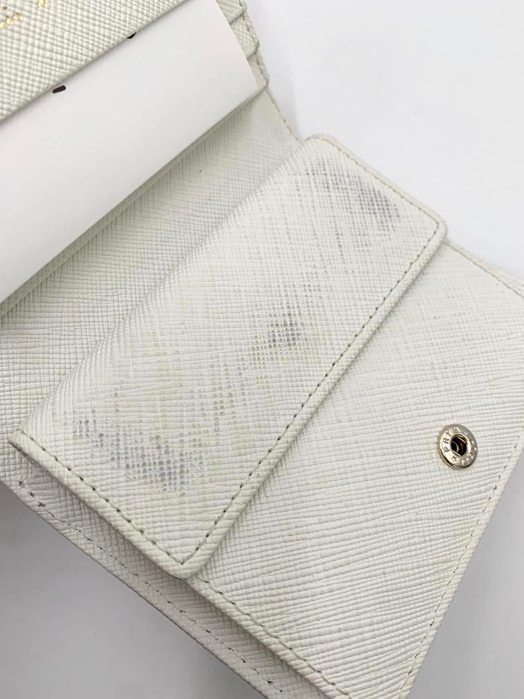 agnes b アニエスベー サフィアーノエンボス 二つ折り 財布 ベージュ