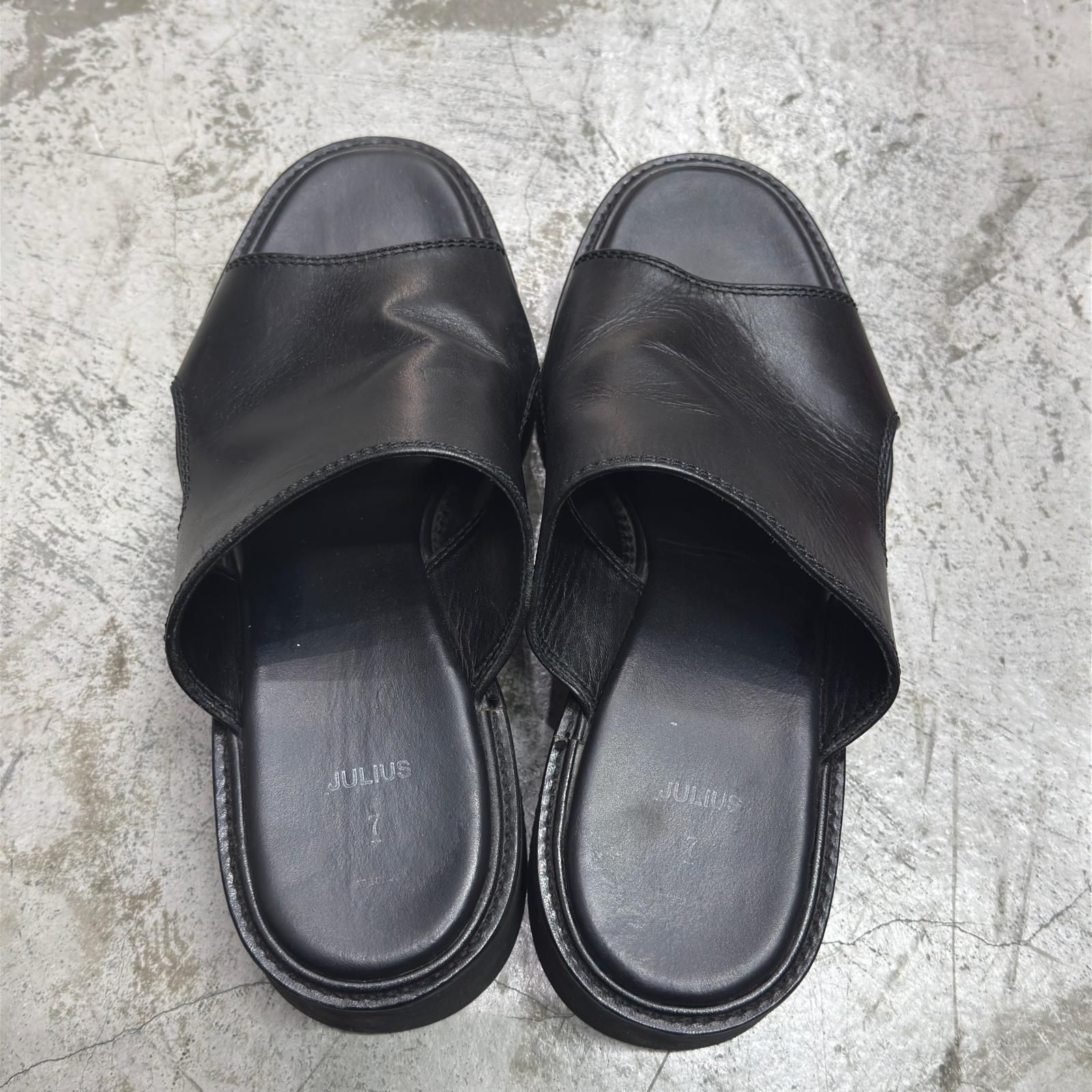 JULIUS Edge Cut Leather Sandal レザー サンダル ユリウス 897FWM3