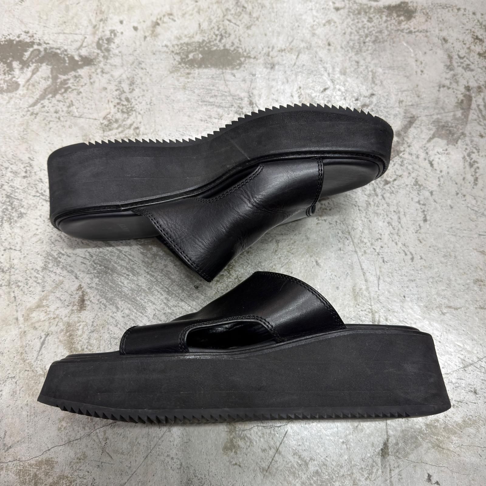 JULIUS Edge Cut Leather Sandal レザー サンダル ユリウス 897FWM3
