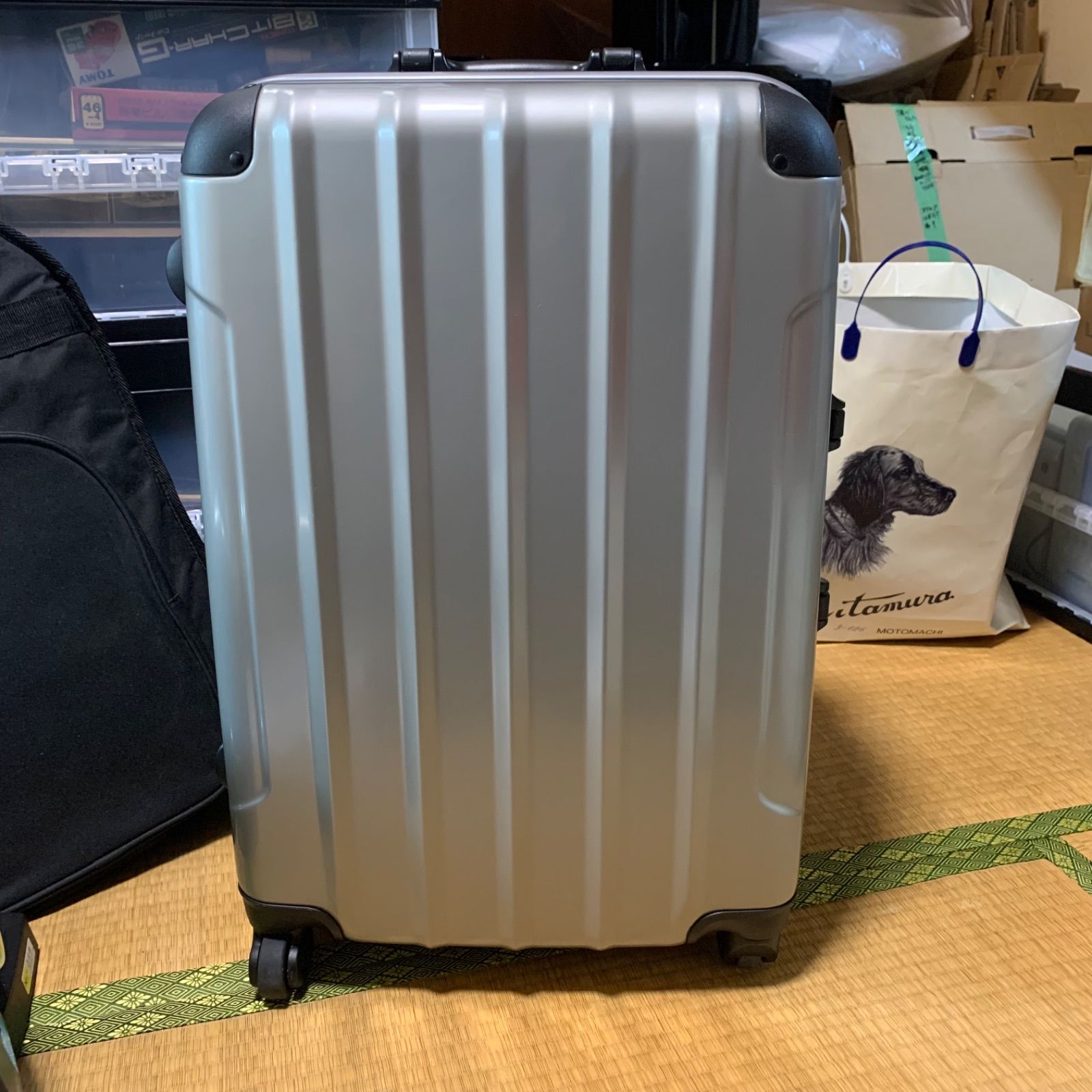 ! 新品同様　WALKER スーツケース 53L シルバーグレー TSAロック 4輪 Mサイズ