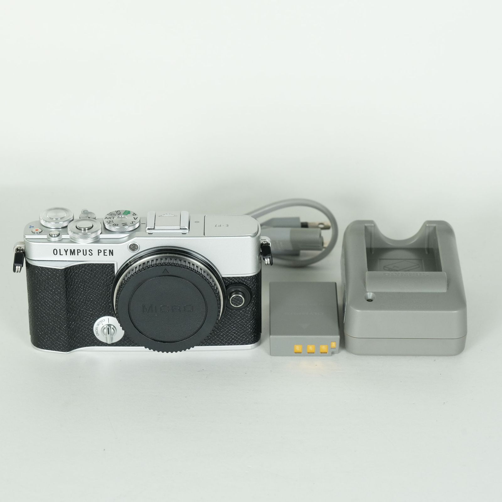 [美品 | シャッター数3,988回] OLYMPUS PEN E-P7 [ボディ シルバー] | マイクロフォーサーズマウント