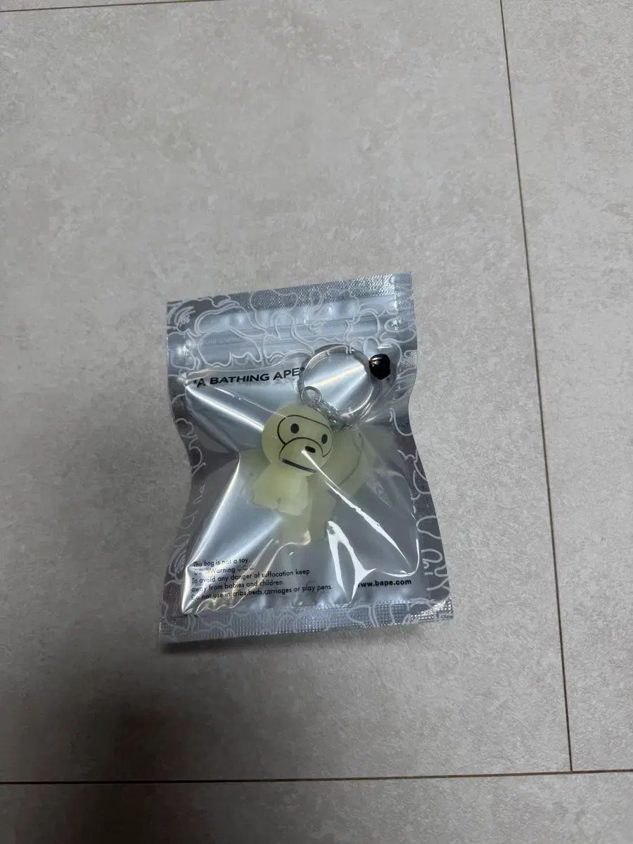 ベイプ グロー イン ザ ダーク ベイビー マイロ キーホルダー 出品