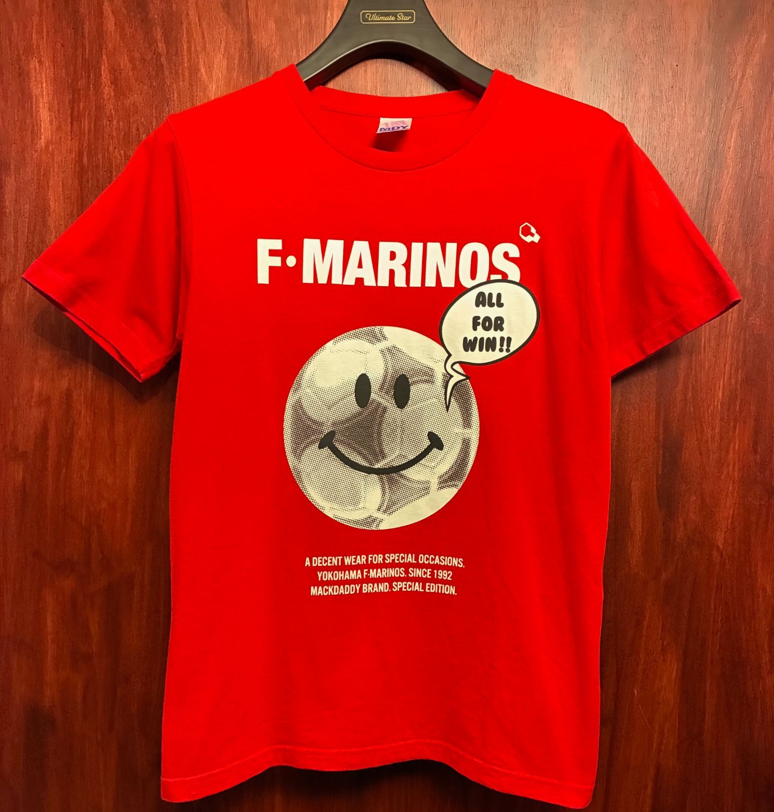 激レア MACKDADDY × YOKOHAMA F・MARINOS 半袖プリントTシャツ レッド Sサイズ