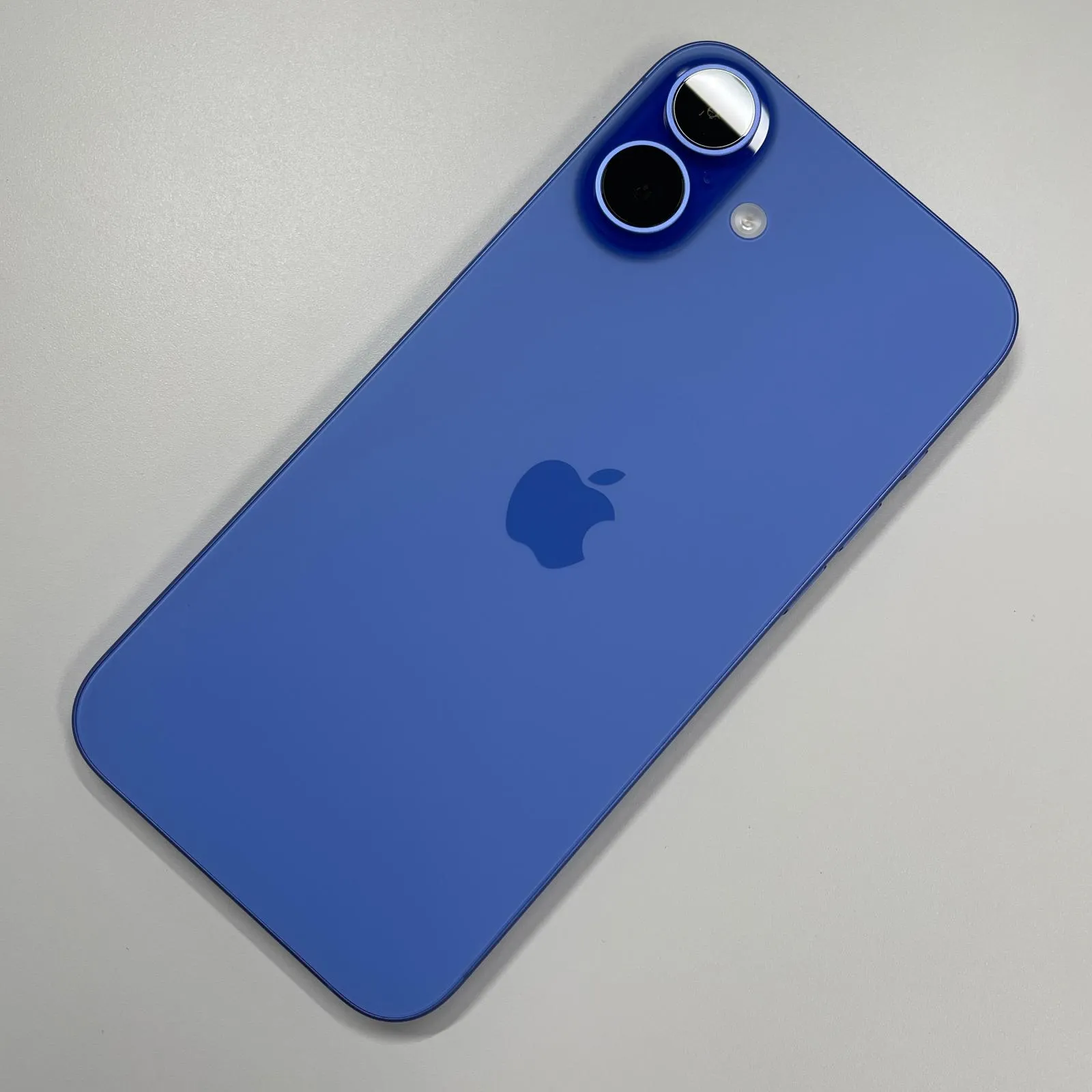 SIMフリー iPhone 16 Plus 256GB ウルトラマリン 中古・整備済製品｜m