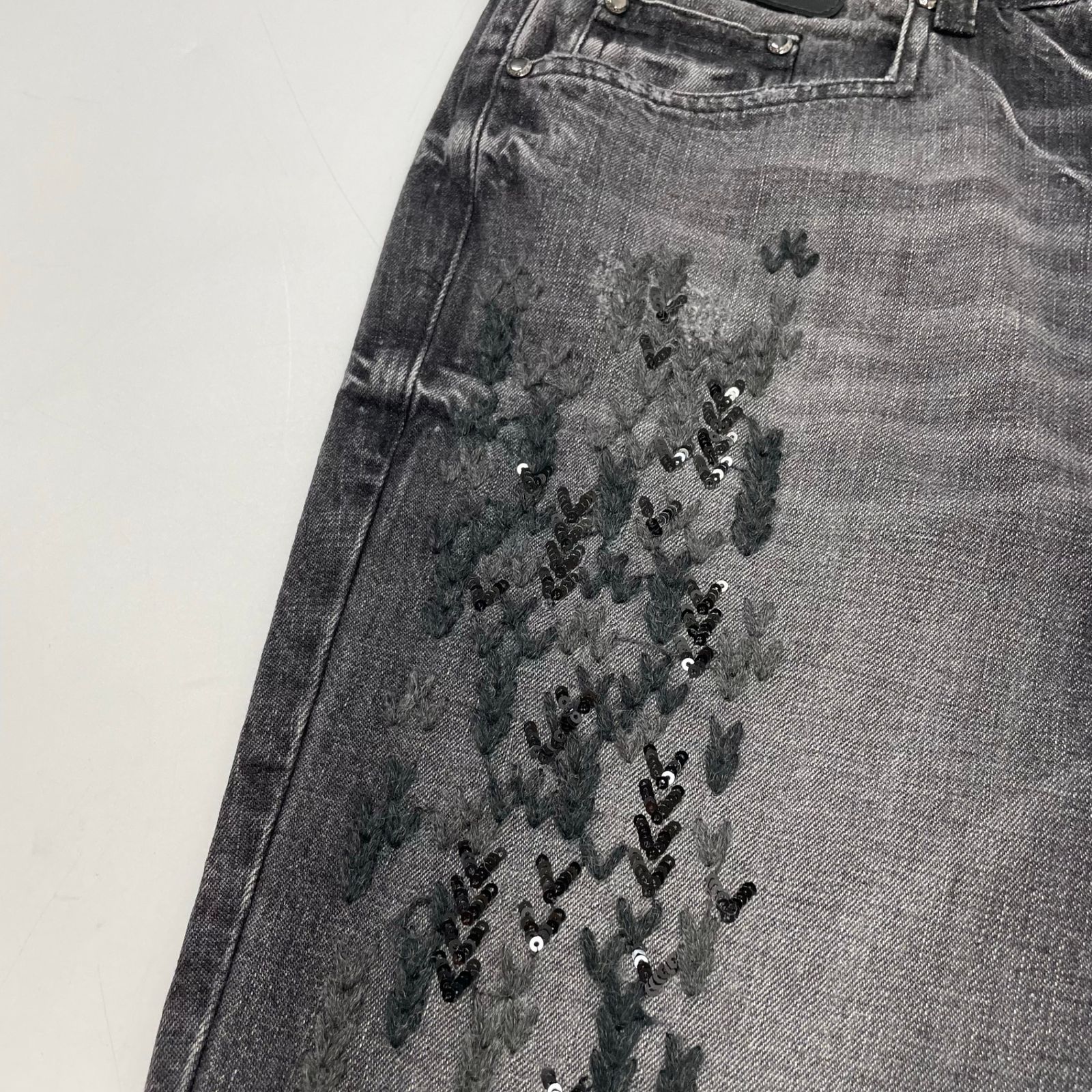 ERMANNO SCERVINO / ビジューデザインデニムパンツ 参考定価：110,000