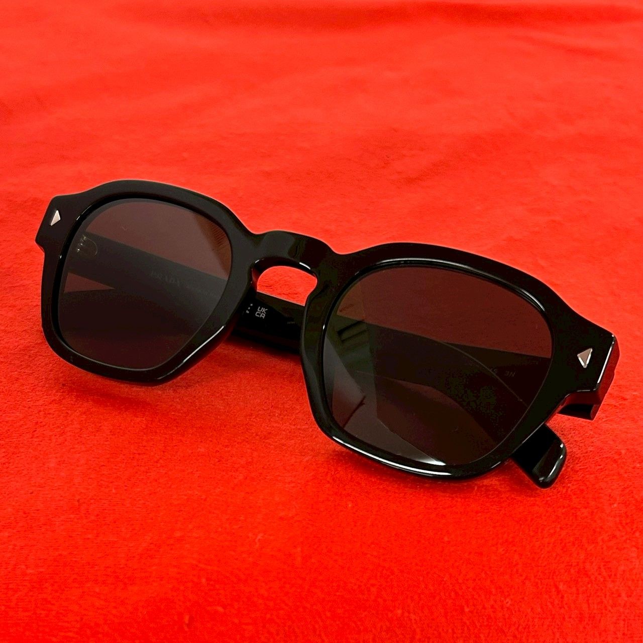 極 美品 希少品 PRADA プラダ ロゴ プラスチック サングラス アイウェア 眼鏡 レディース ブラック 黒 31192 極 美品 希少品 PRADA プラダ ロゴ プラスチック サングラス アイ