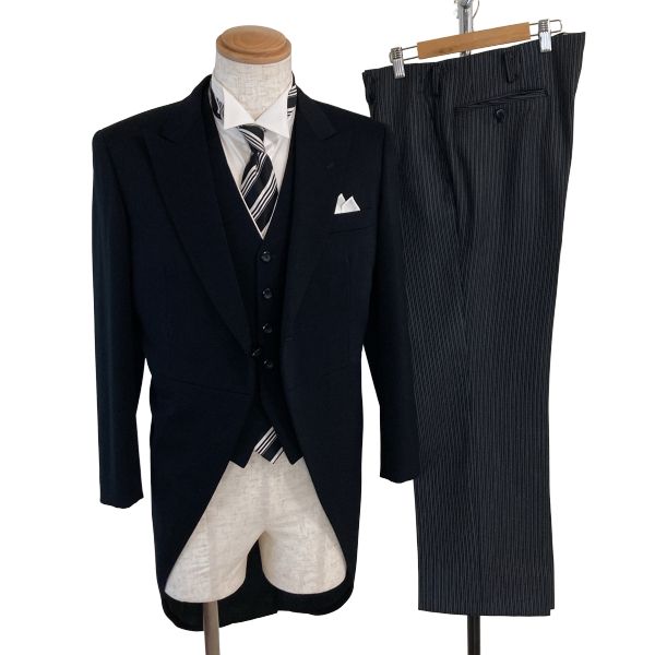 NIKKE FORMAL WEAR 白襟3ピース 拝みボタン モーニングコート A4 S ブラック 無地 ワンタック 春秋冬対応 開き見せ C-OS396 6XG062 【送料無料】【中古】【メンズビジネス】202607