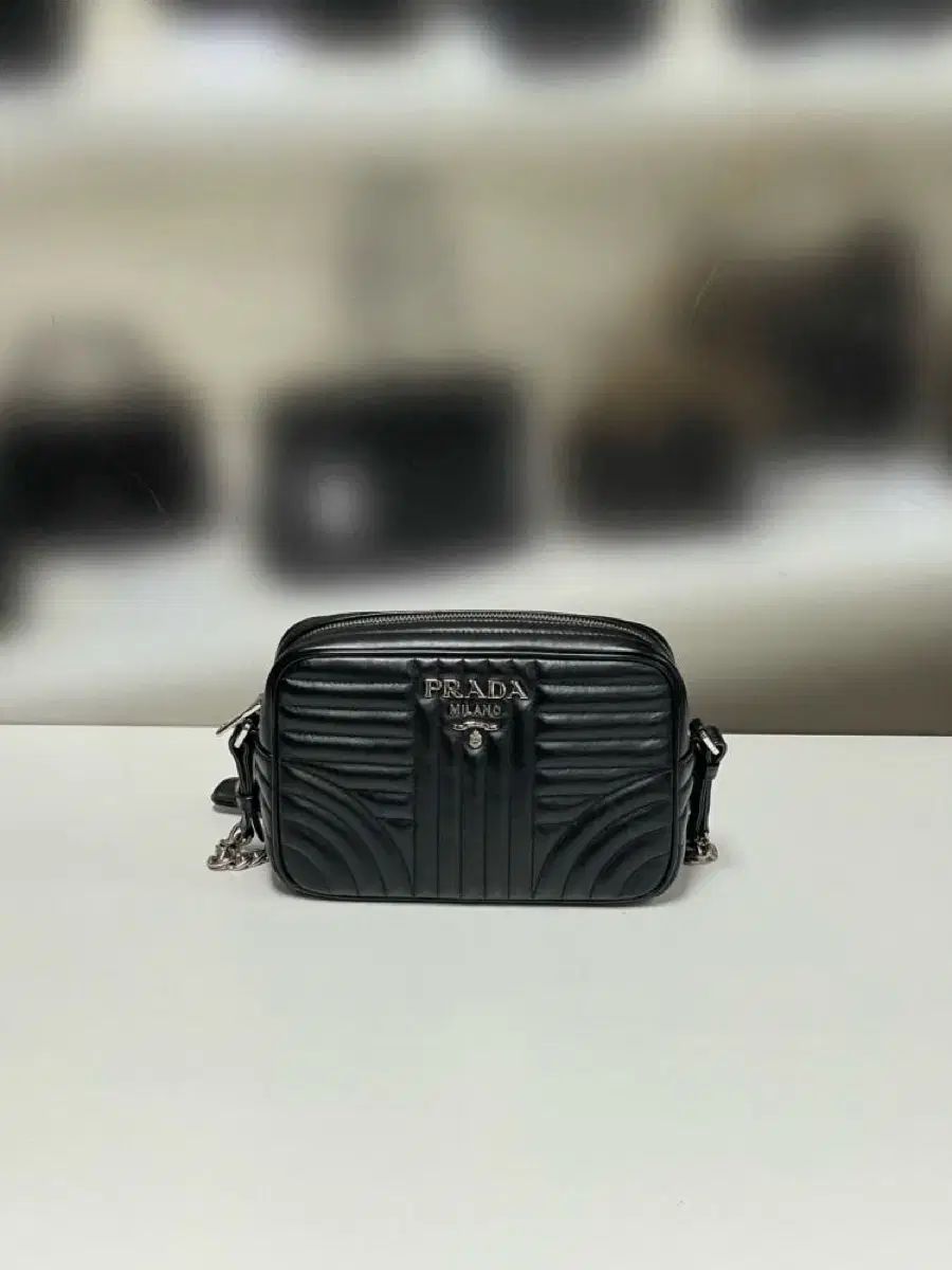 PRADA プラダ キルティング ショルダーバッグ ブラック