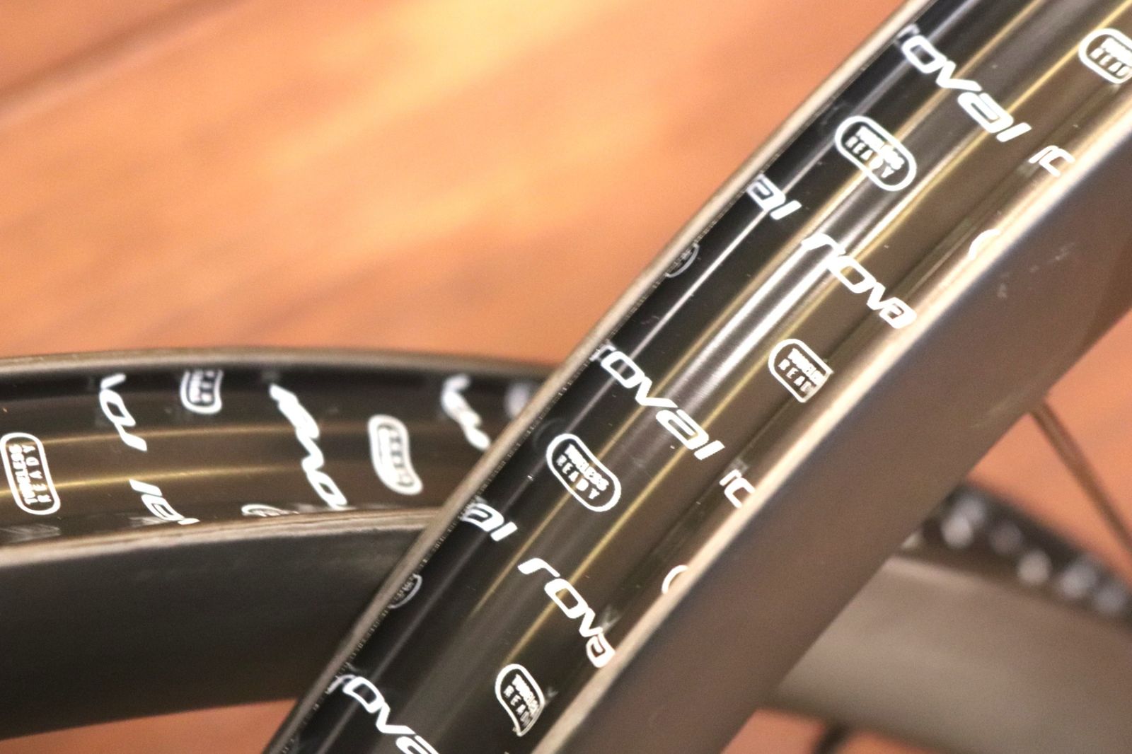 ロヴァール ROVAL テラ TERRA CL カーボン チューブレスレディ
