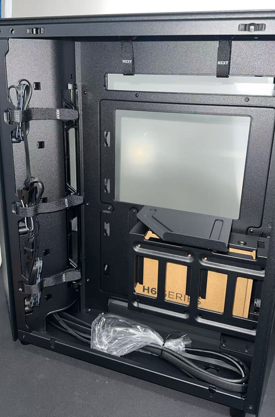 NZXT H6 Flow Black CC-H61FB-01 ミドルタワー PCケース ++925073