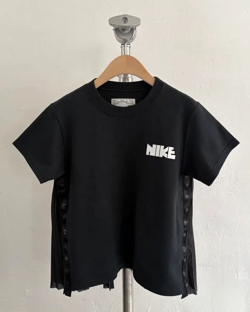 NIKE x sacai ナイキ サカイ ブラック バッグ プリーツ Tシャツ 8,655円