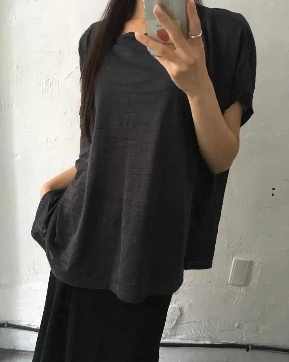 ISSEY MIYAKE me イッセイミヤケ ミ チャコール プリーツ Tシャツ