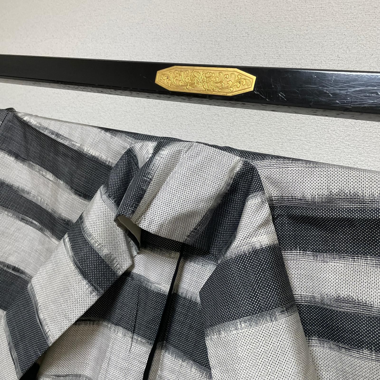 着物リメイク　しつけ付き本場縞大島紬訪問着　作家物正絹から作務衣 股下81cm 本場大島紬 裄66 単衣仕立て モノトーンの横縞 着物 正絹 X-5964