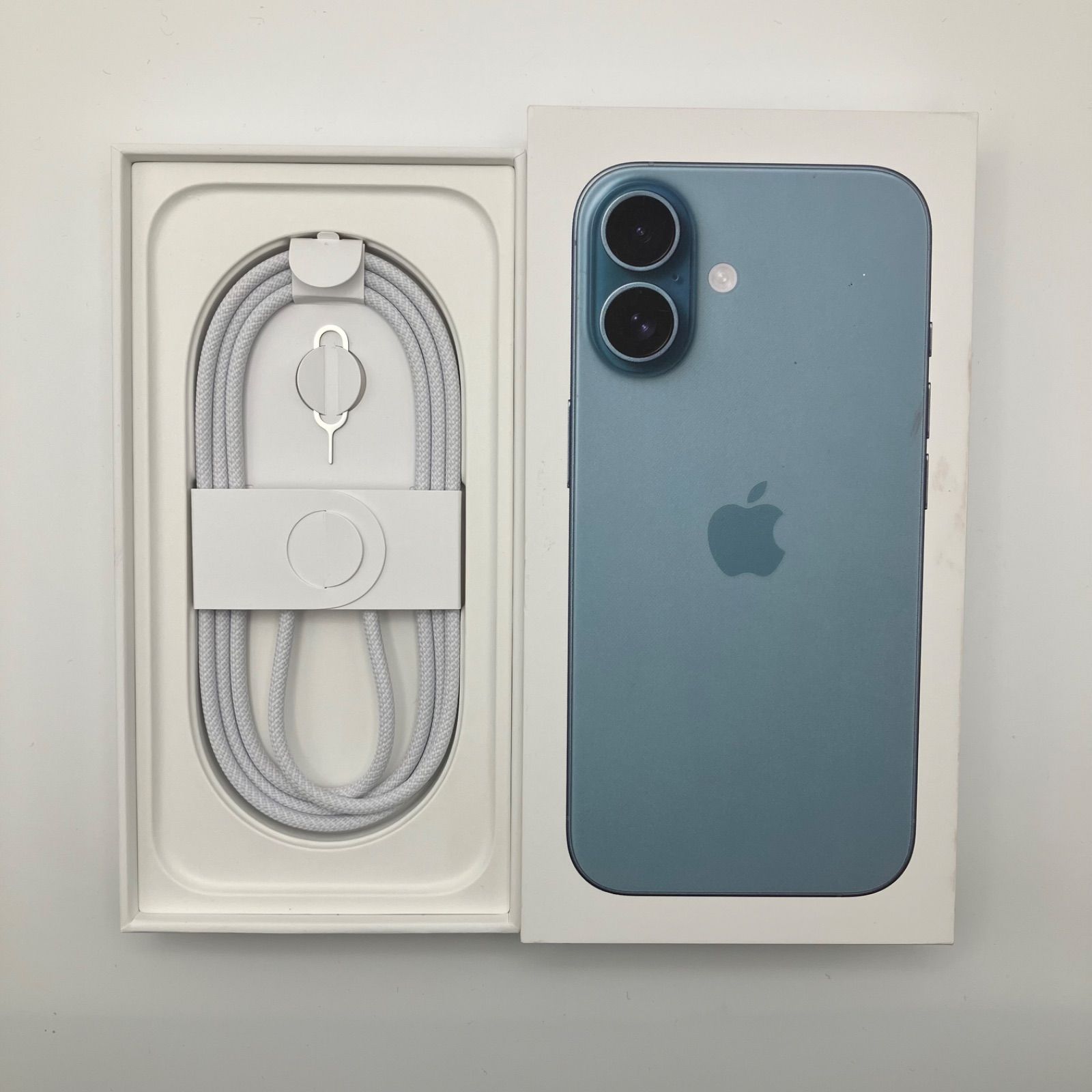 iPhone16 128GB SIMフリー ティール 純正バッテリー94% - メルカリ