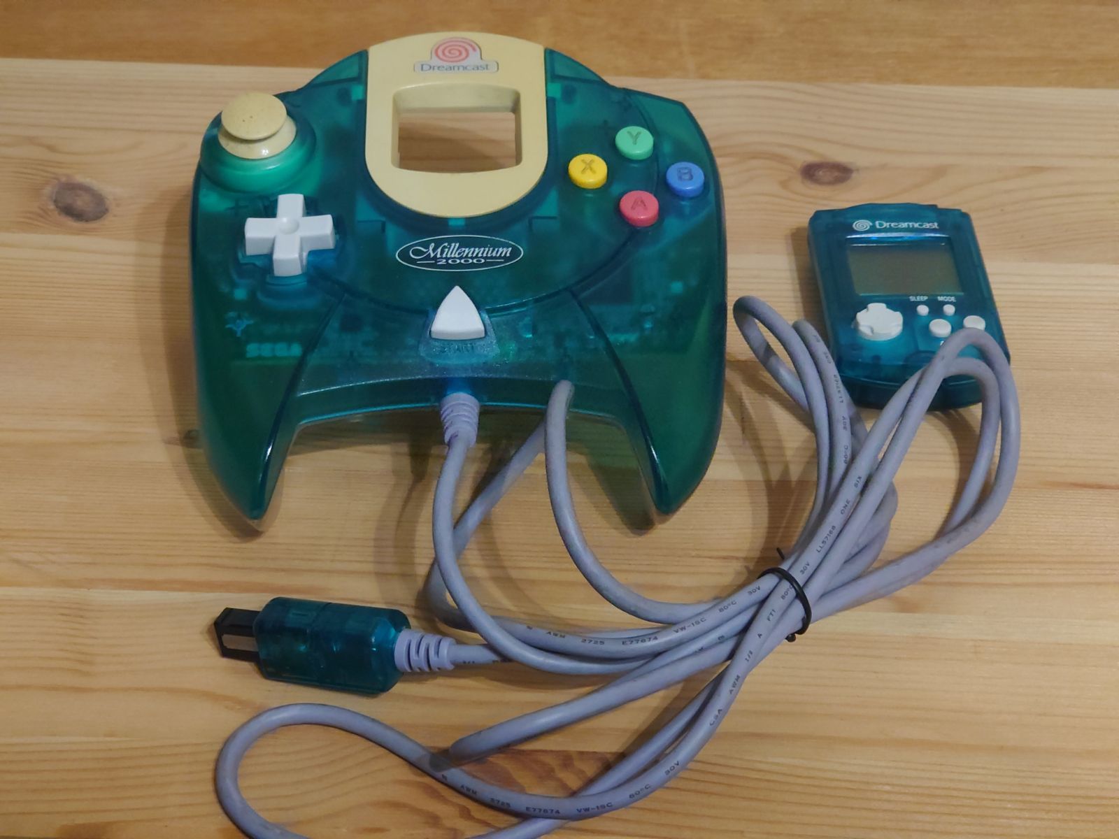 ドリームキャスト ミレニアム2000クリアブルーコントローラー 同色