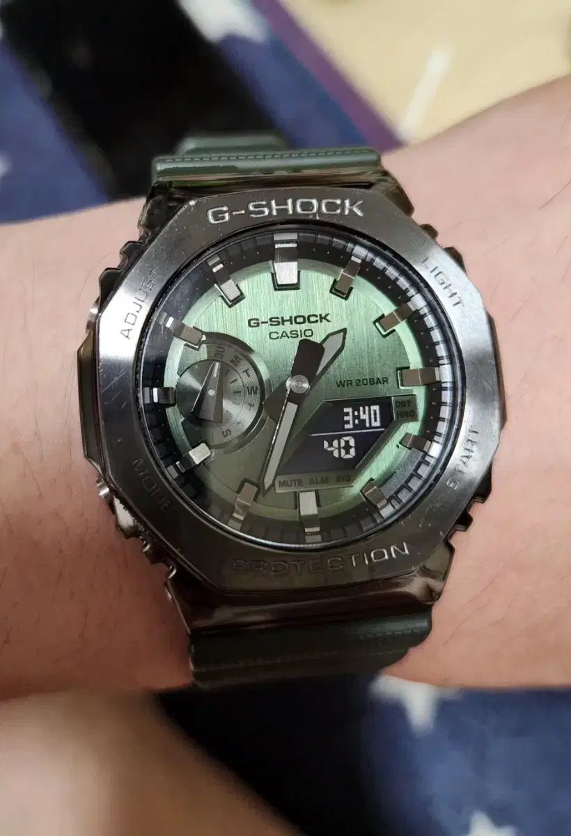 カシオ G-SHOCK GM-2100B