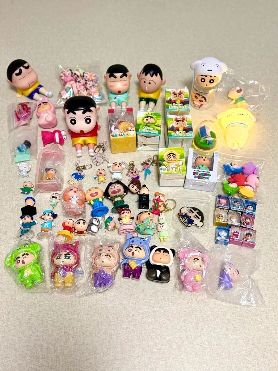 クレヨンしんちゃん、ガラス、シロ、風間トオル米粒ミニチュアフィギュア＆グッズ76個コレクション（まとめ売り）