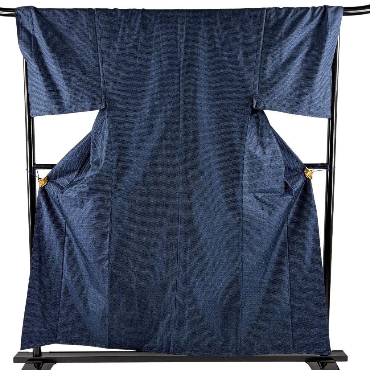 【美品】 男着物 身丈157cm 裄丈70.5cm L 袷 アンサンブル 紬 亀甲絣 紺色 正絹 秀品 【中古】 6,248円