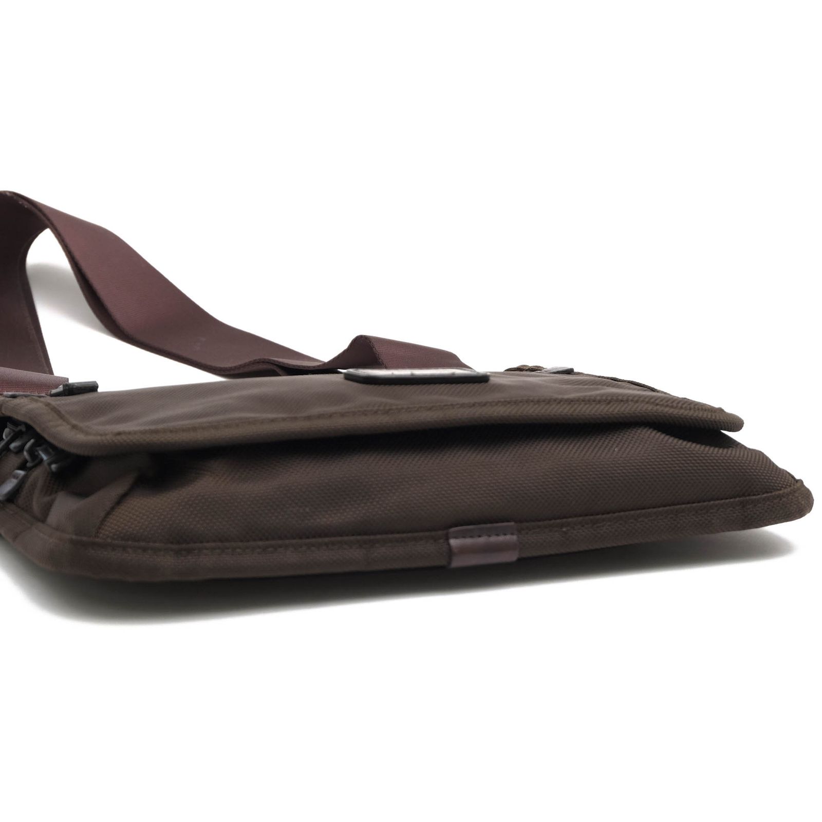 トゥミ／TUMI バッグ ショルダーバッグ 鞄 メンズ 男性 男性用ナイロン レザー 革 本革 ダークブラウン 茶 ブラウン  2210BH Alpha Ballistic Travel Small Flap Crossbody クロスボディ ボディバッグ トゥミ／TUMI バッグ ショルダーバッグ 鞄 メンズ 男性 男性用ナイロン
