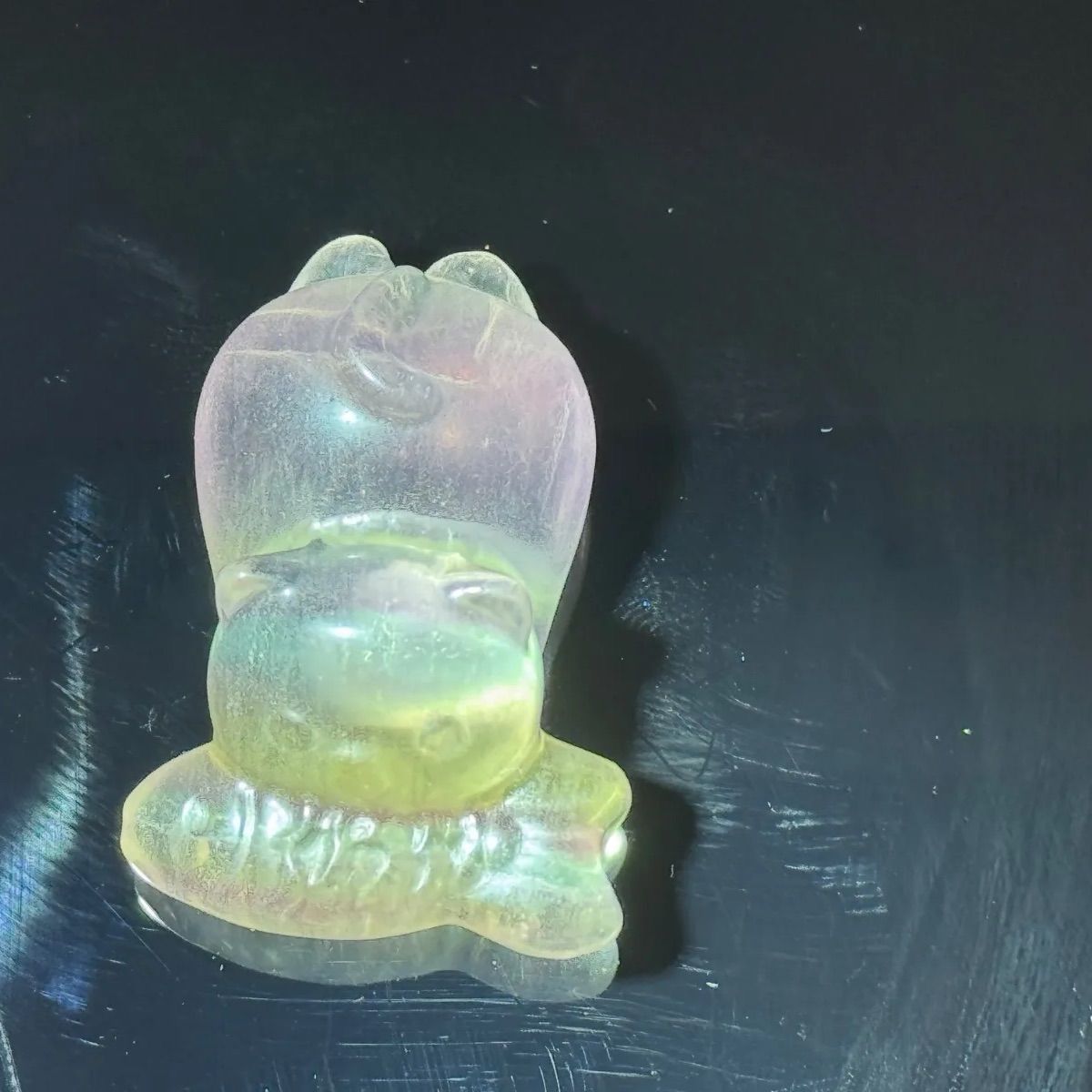 天然 キャンディーカラーフローライト 子猫と魚 彫刻 オブジェ 置物