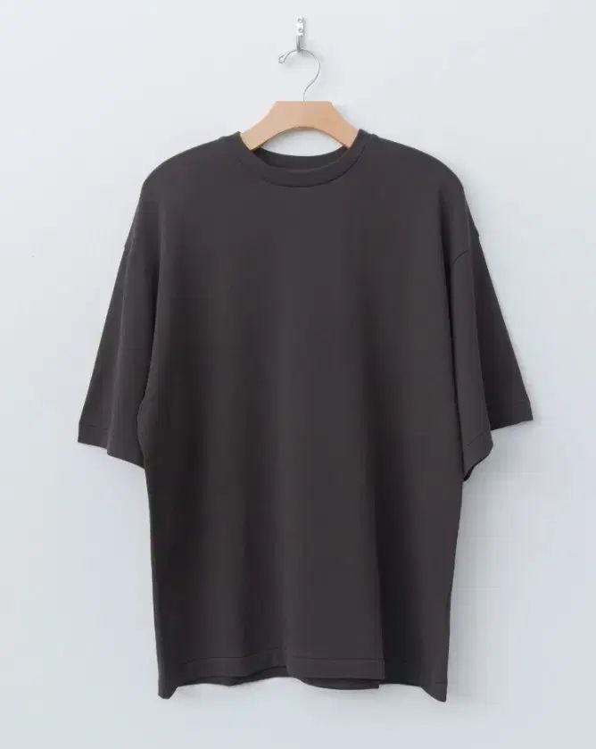 KAPTAIN SUNSHINE (キャプテンサンシャイン) スビン (CHOI SUBIN・チェスビン) プレイ (PLAY) チュール (シャ) 半袖 Tシャツ インク (INK) ブラック (BLACK)