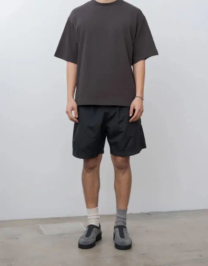 KAPTAIN SUNSHINE (キャプテンサンシャイン) スビン (CHOI SUBIN・チェスビン) プレイ (PLAY) チュール (シャ) 半袖 Tシャツ インク (INK) ブラック (BLACK)