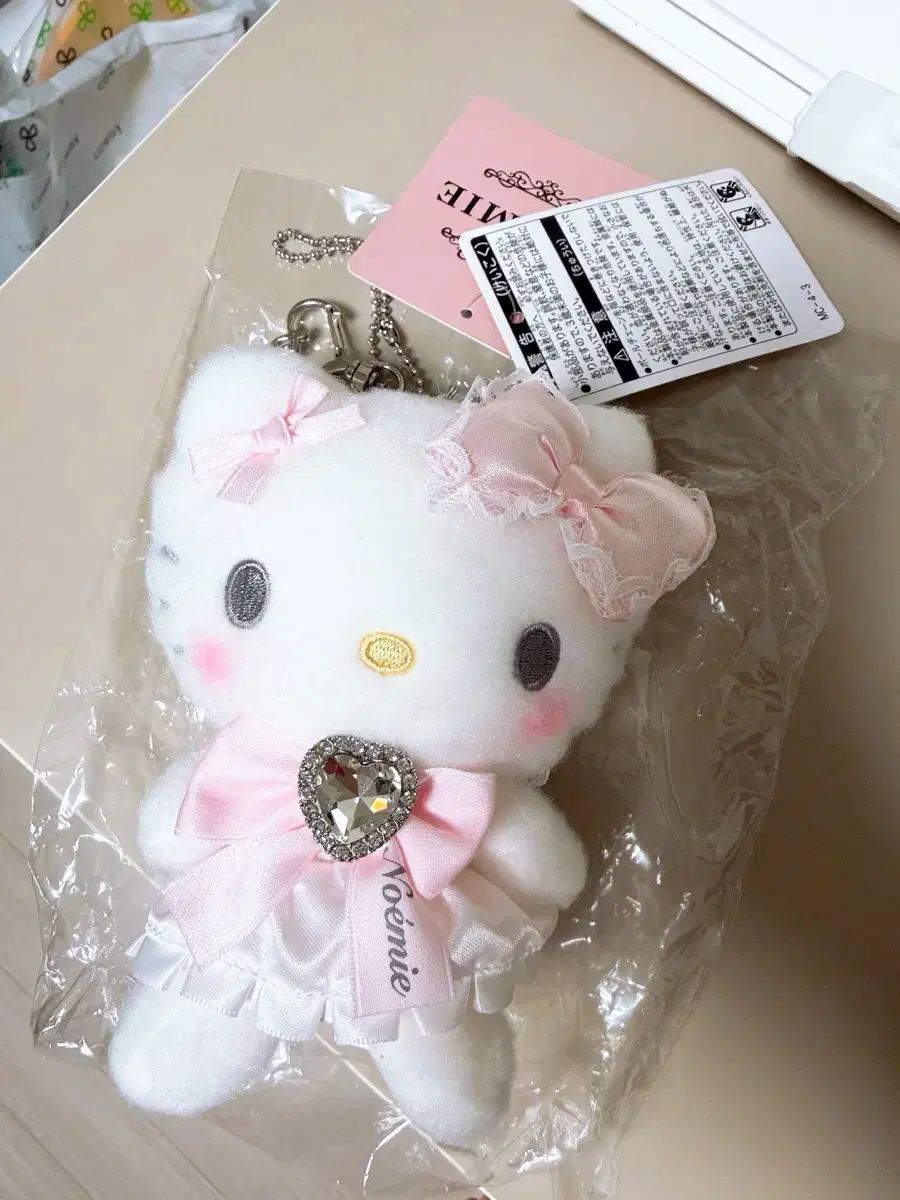ノエミー キティ ハローキティ ノエミー キティ マスコット 7,852円