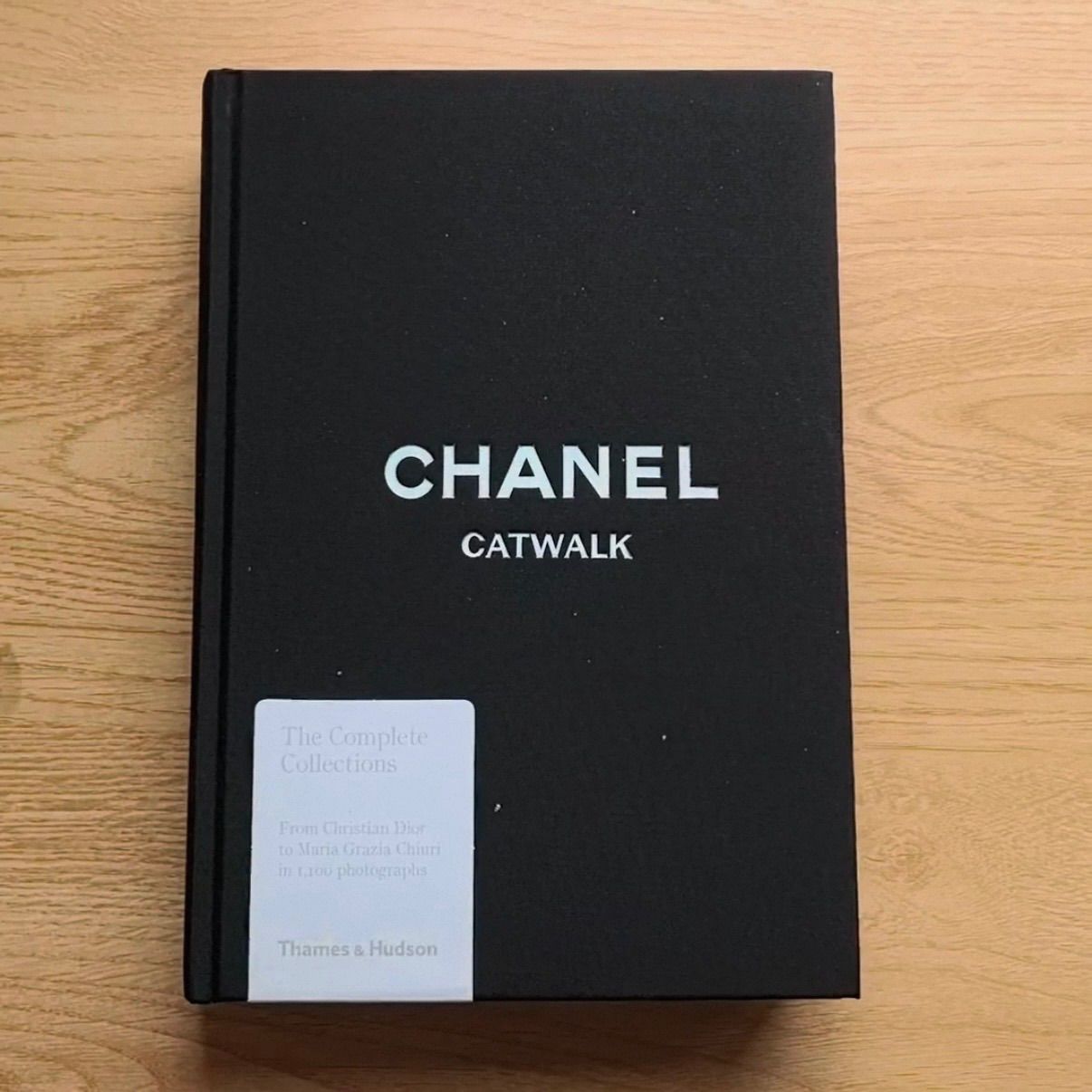 CHANEL CATWALK The Complete Collections シャネル コレクション完全図録 Thames & Hudson刊 シャネル キャットウォーク ファッション写真集 全コレクション収録 デザイン参考洋書 ハードカバー洋書