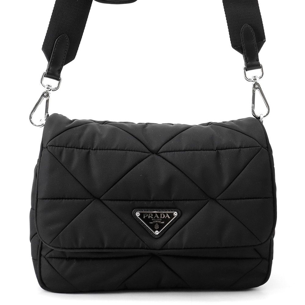プラダ ショルダーバッグ パデッド トライアングルロゴ ナイロン 1BD290 PRADA バッグ 黒 149,000円