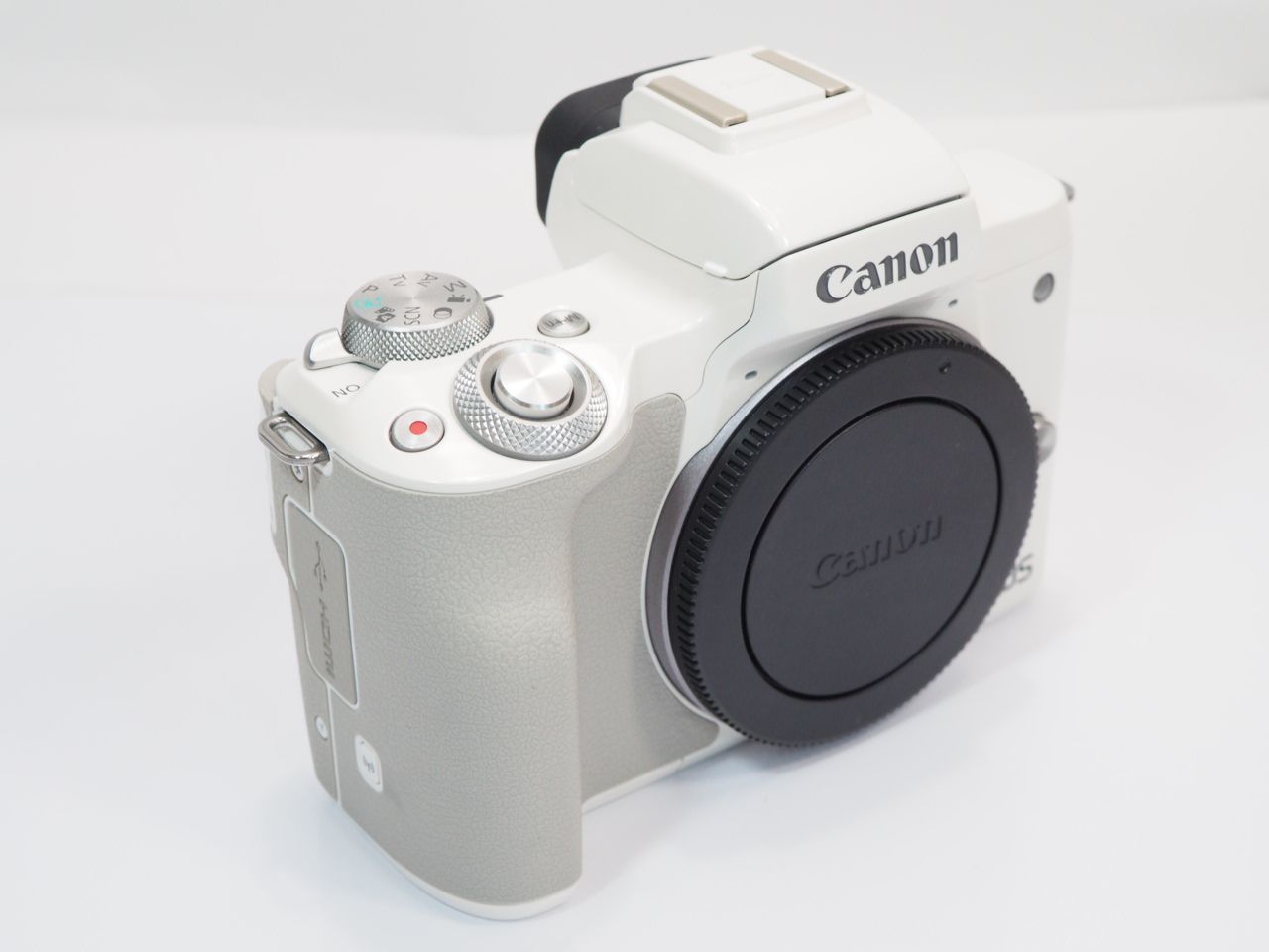 送料無料 【 美品 】Canon EOS Kiss M ホワイト 15-45mmSTM 55-200mm