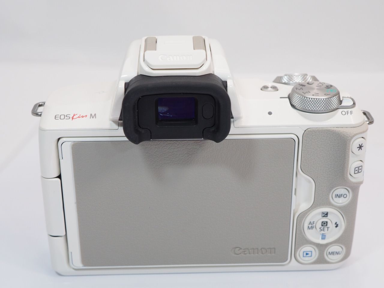 送料無料 【 美品 】Canon EOS Kiss M ホワイト 15-45mmSTM 55-200mm