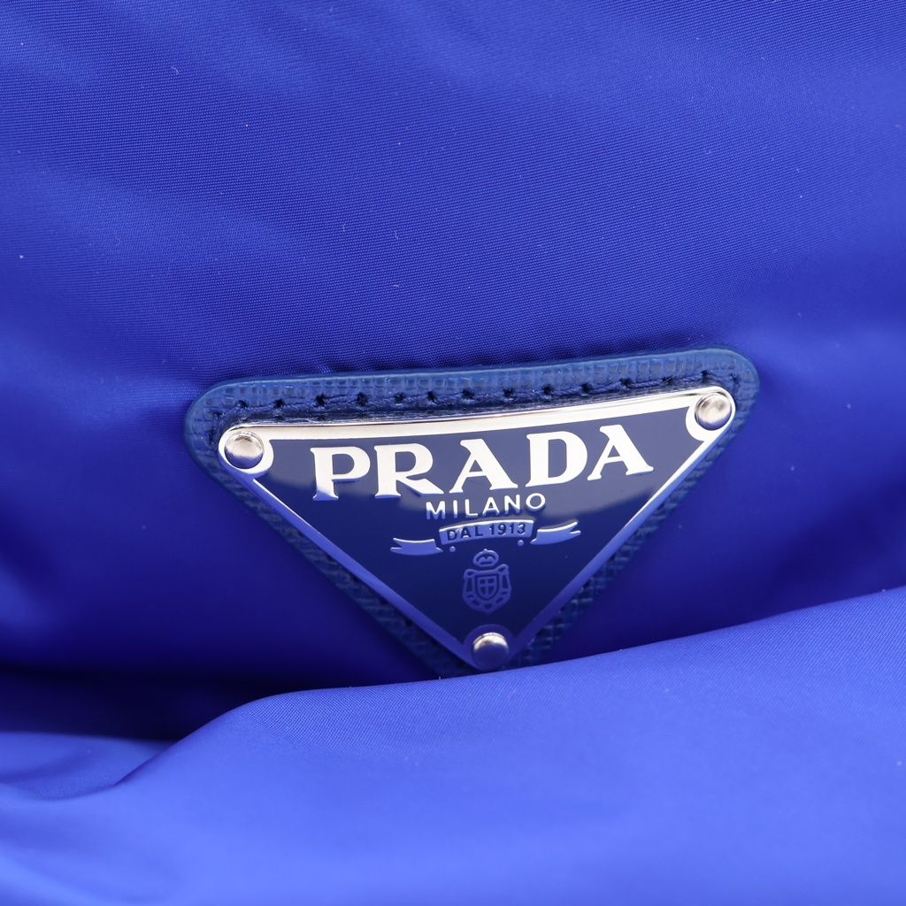 PRADA (プラダ) トライアングルロゴプレート ナイロン パテッド
