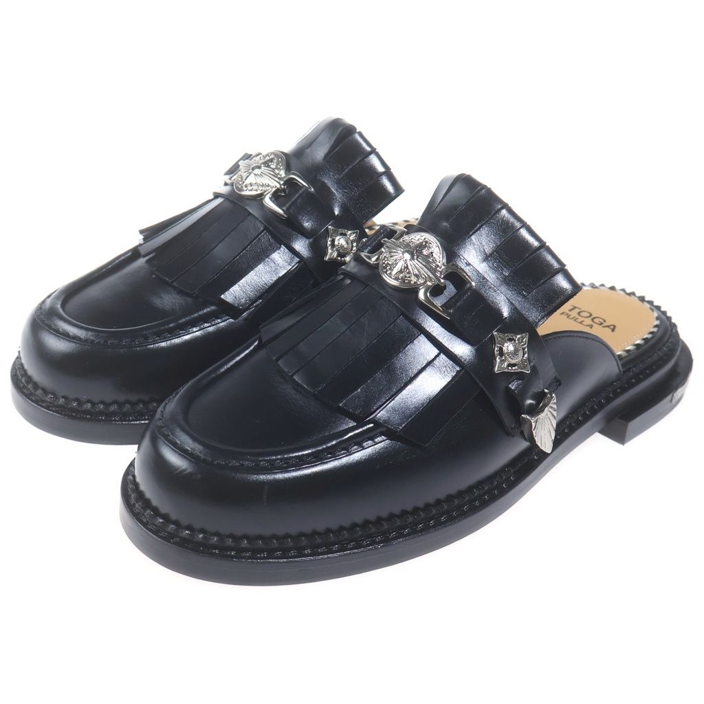 TOGA PULLA (トーガ プルラ) METAL PARTS MULE TASSEL LOAFER メタル