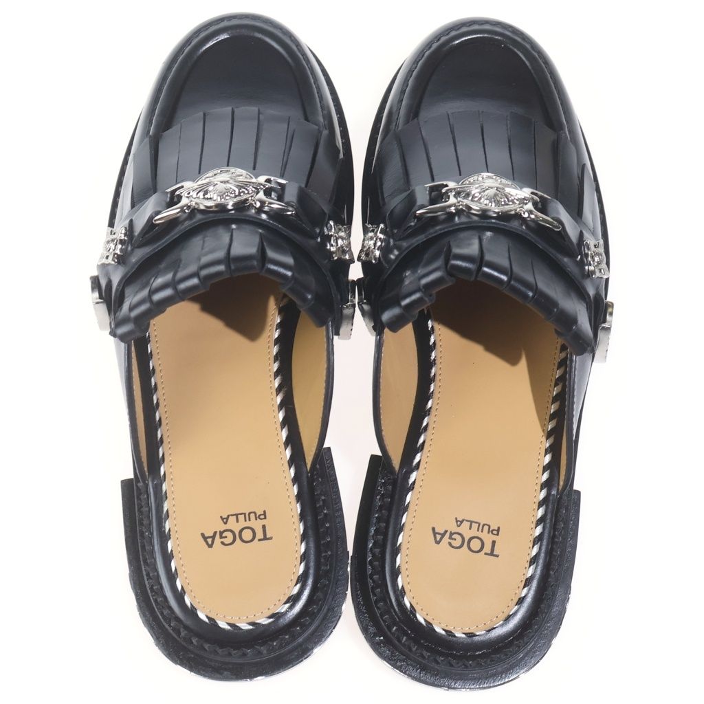 TOGA PULLA (トーガ プルラ) METAL PARTS MULE TASSEL LOAFER メタル