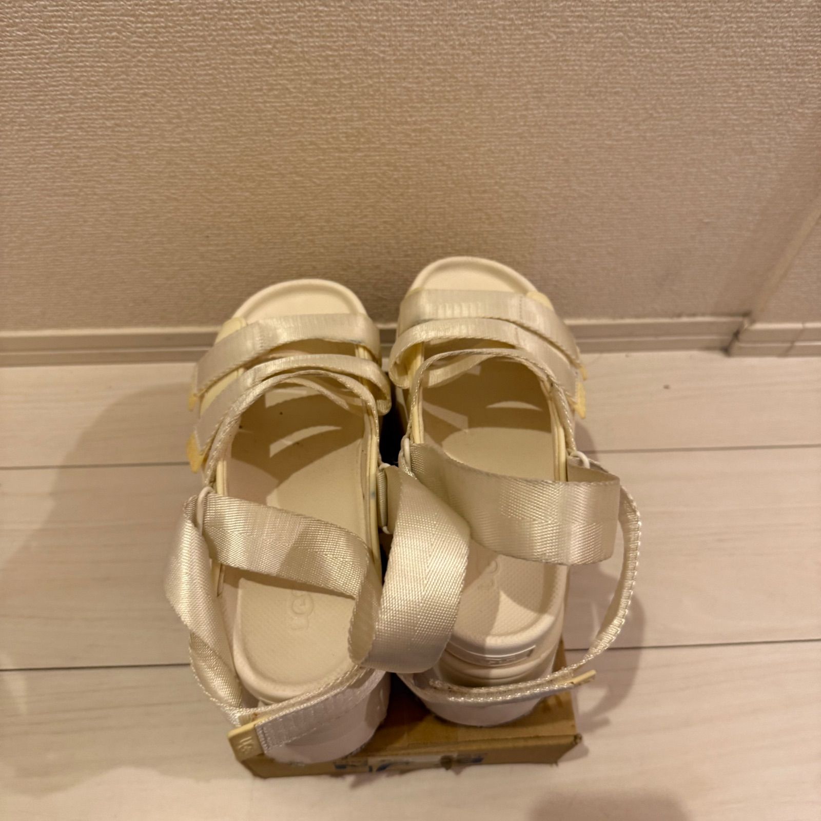 値下げ可能！】UGG GOLDENRISE アグ ゴールデンライズ サンダル 厚底