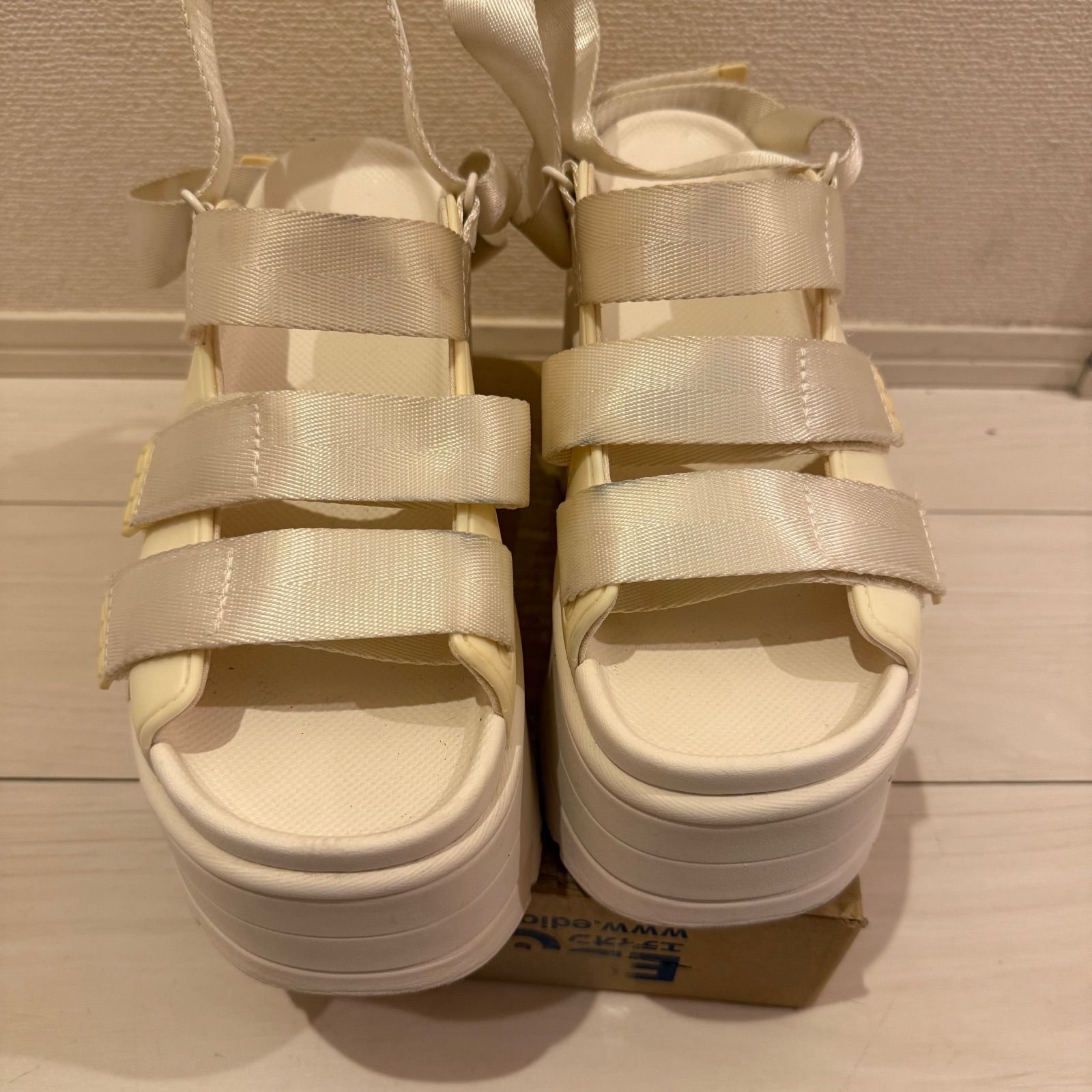 値下げ可能！】UGG GOLDENRISE アグ ゴールデンライズ サンダル 厚底