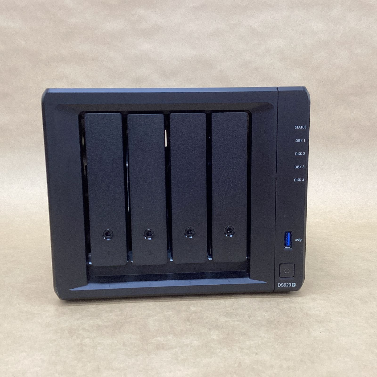 動作確認済み・システム消去済み SYNOLOGY DiskStation DS920+ 4ベイ NAS 8TB Intel Celeron J4125 RAID対応 ギガビットLAN LANケーブル