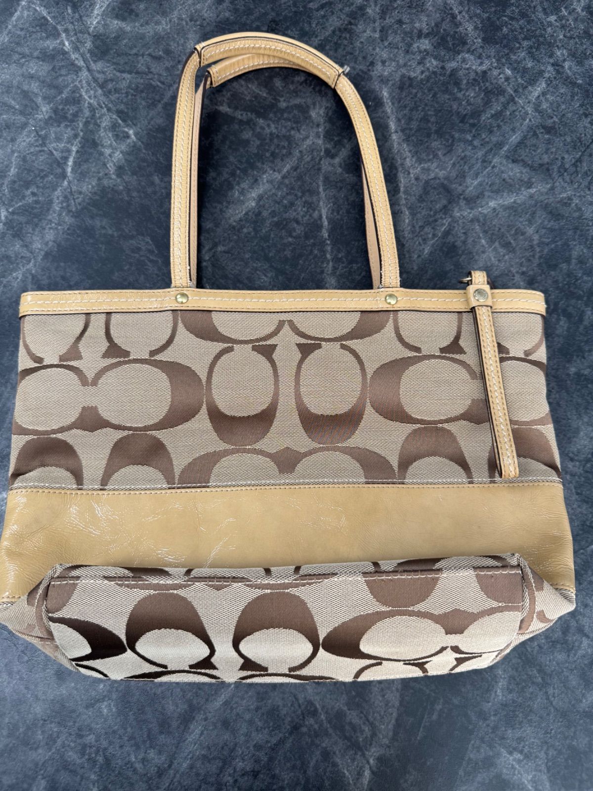 COACH シグネチャー トートバッグ ベージュ - メルカリ