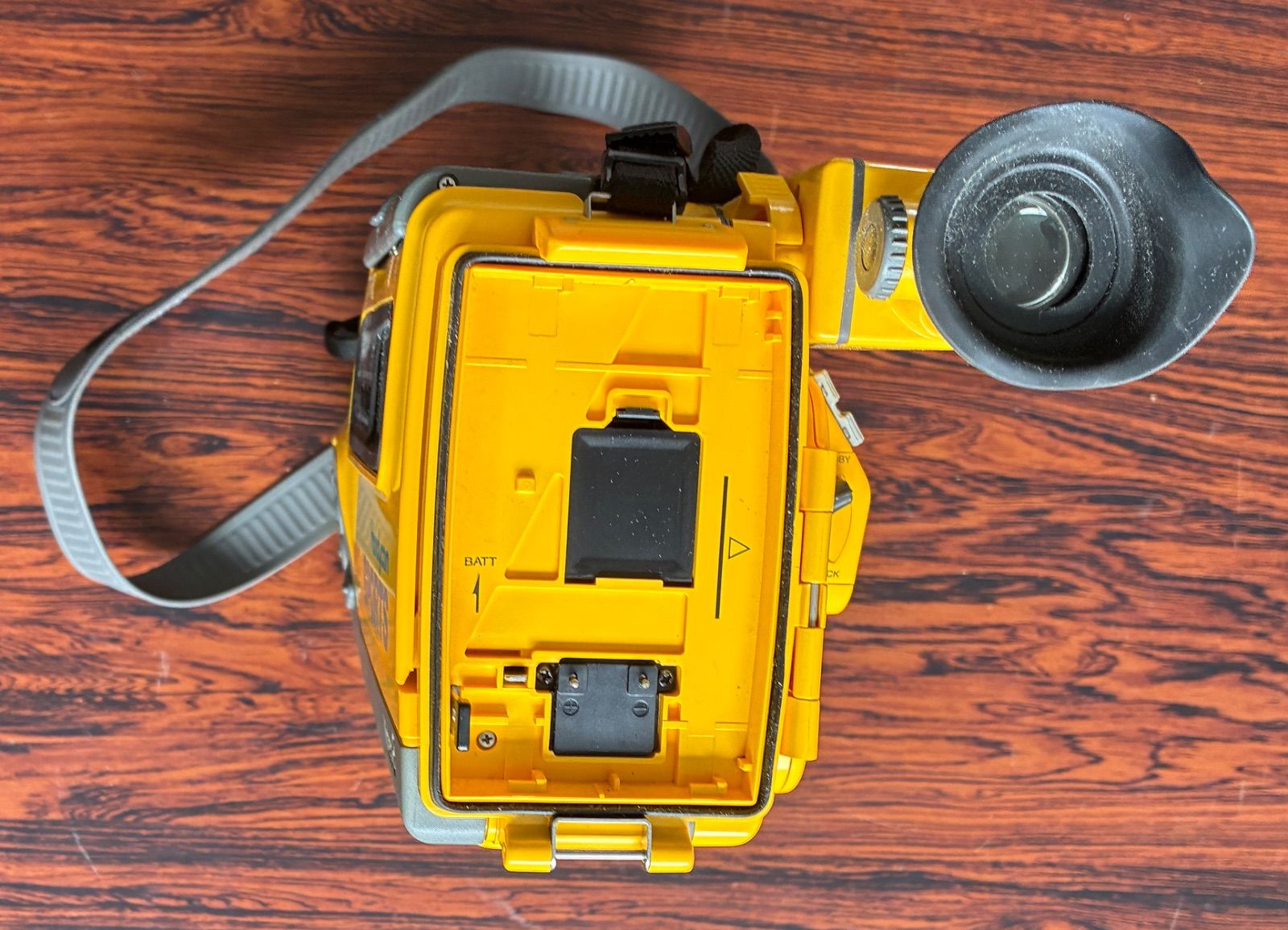ジャンク品 ソニー Handycam SPORTS CCD-SP5 ビデオカメラ レトロ 動作