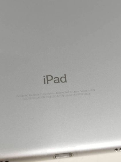 Wi-Fi+セルラー】iPad Pro 10.5インチ/A1709/64GB〈MQF02J/A